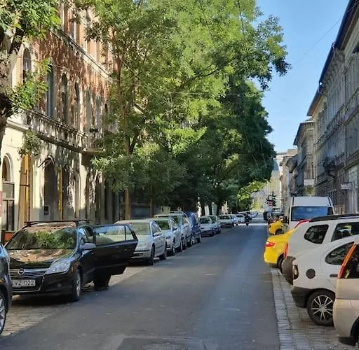 Nefelejcs Near The Keleti Railway Station Apartament
